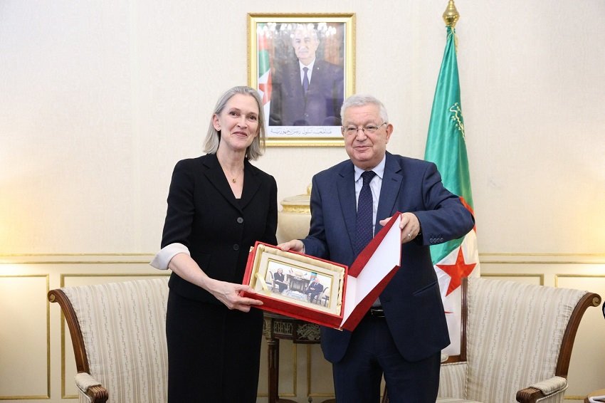 3 رئيس مجلس الأمة يستقبل سفيرة هولندا لتعزيز الشراكة الثنائية