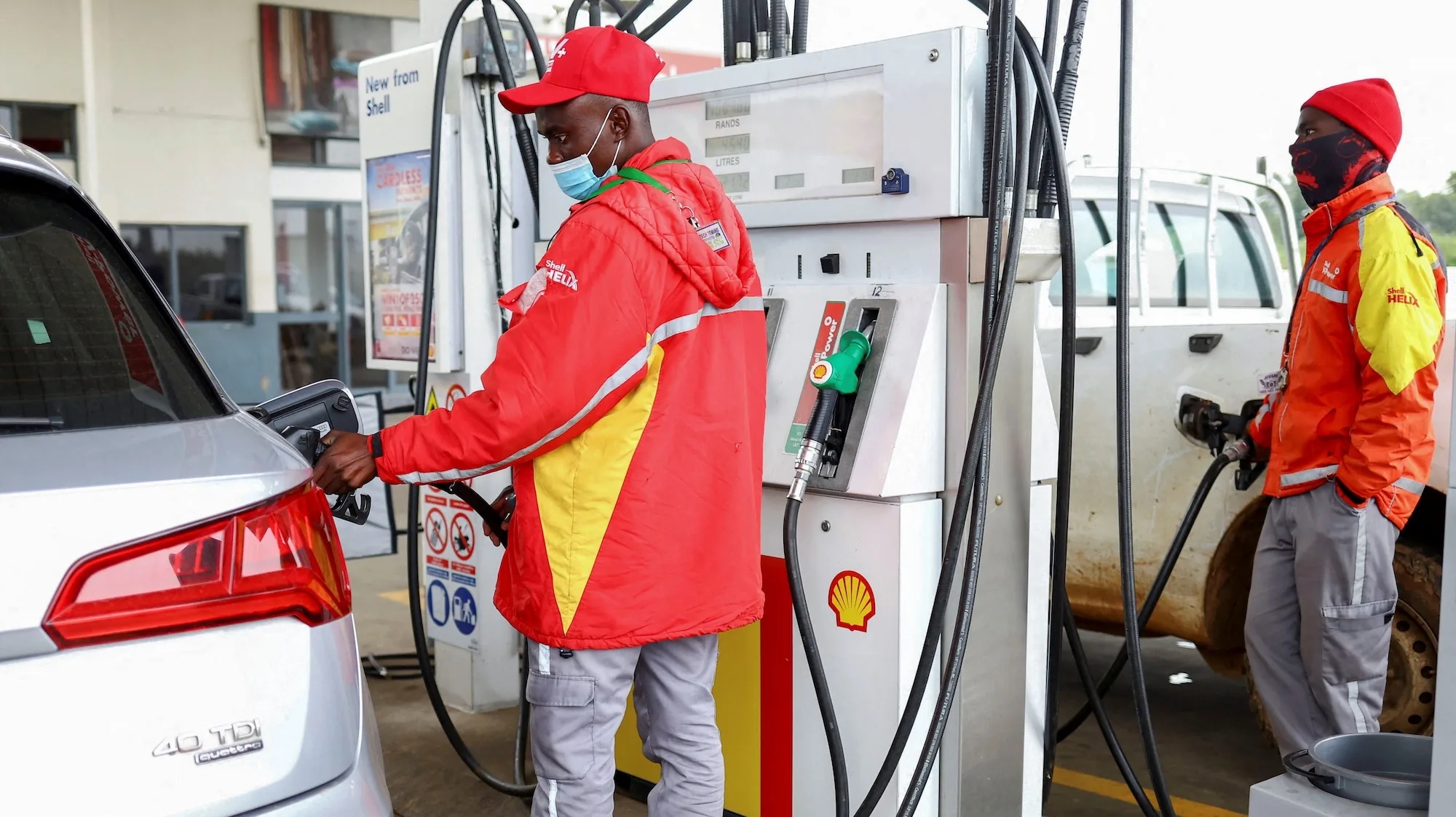 Shell-South-Africa انخفاض أسعار الوقود في جنوب أفريقيا يخفي أزمة غاز تلوح في الأفق وفرصة استثمارية حاسمة