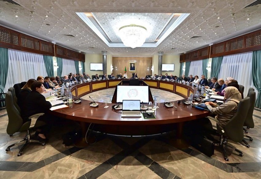 aaaaaaa الوزير الأول سيفي غريب يترأس اجتماع الحكومة ويستعرض مشاريع استراتيجية 2026