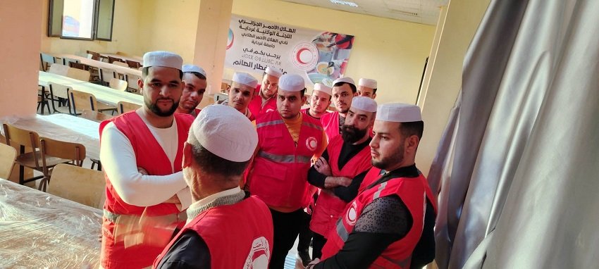 bbb-5 الهلال الأحمر الجزائري يفتح 442 مطعماً لإفطار الصائمين في اليوم الأول من رمضان