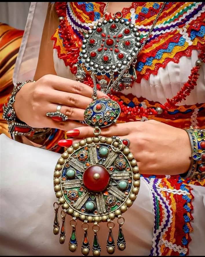 اللباس والحلي القبائلية