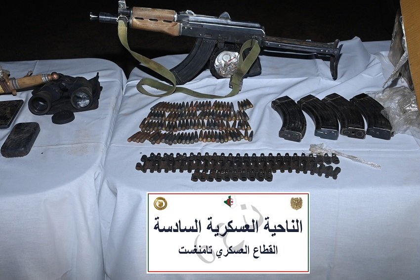 12-3 قوة الجيش الجزائري تحبط عملية تهريب كبيرة وتستولي على كمية ضخمة من المخدرات المسلحة