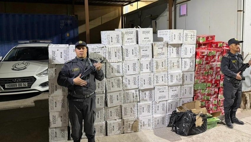 16 بالفيديو ..الجمارك الجزائرية بسطيف تحبط ثلاث عمليات تهريب ضخمة وتكشف عن شبكات مخفية لنقل السجائر والشمة والمعسل