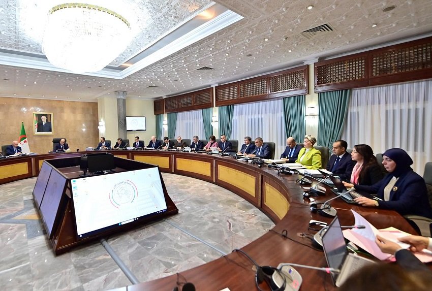 25-2 الحكومة تعزز تنظيم الصفقات العمومية وتجهز أوراق طريق القطاعية 2026-2028