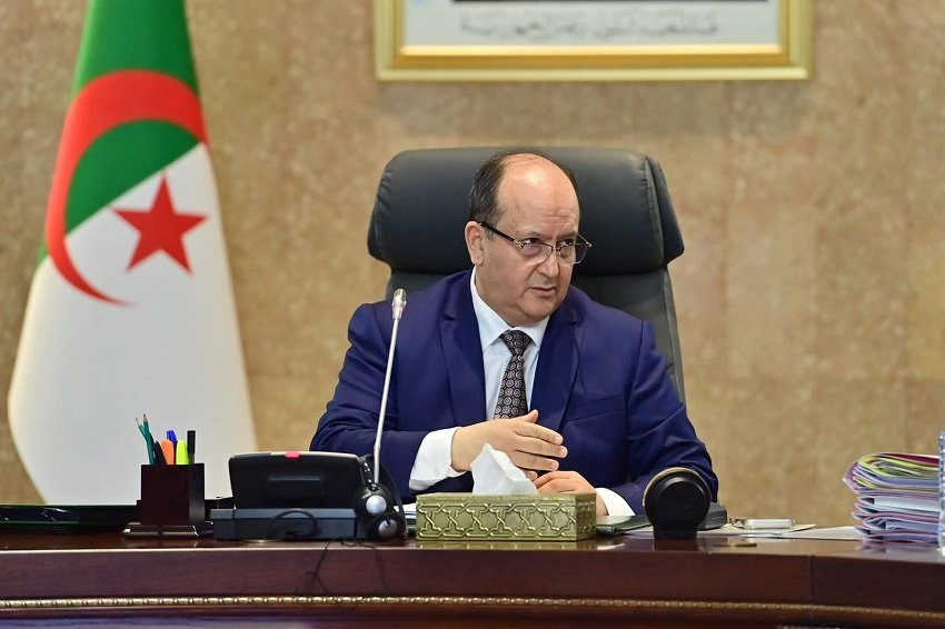 aaa-10 اجتماع حكومي يرسم ملامح إصلاح التعليم وتحديث الطرق بالعاصمة