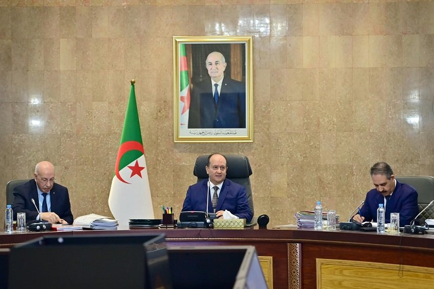 aaaa-7 اجتماع حكومي يرسم ملامح إصلاح التعليم وتحديث الطرق بالعاصمة