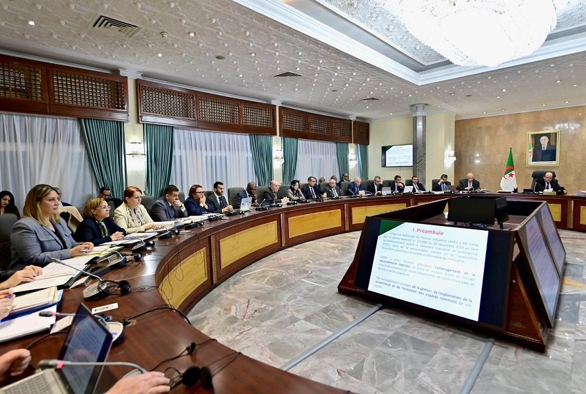 cc-1 الحكومة الجزائرية تسرّع إصلاح العقار الصناعي وخطط القطاعات حتى 2028