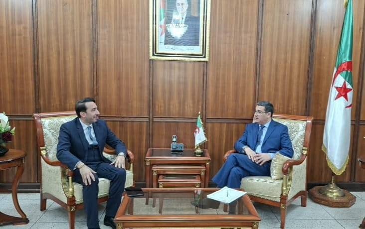 cc-3 تعاون صحي اقتصادي لتعزيز الصناعة الصيدلانية وتوفير الأدوية في الجزائر