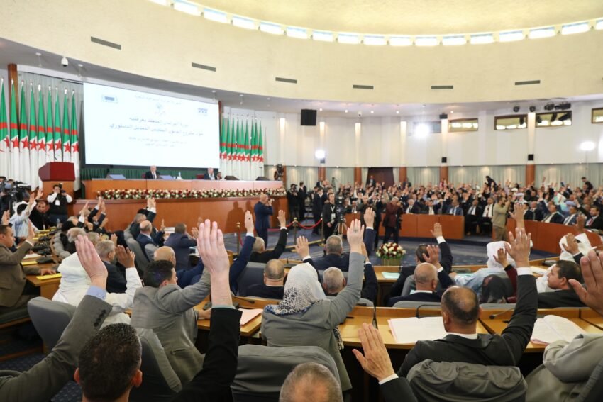 موافقة-بالاجماع-e1774482350164 بالڤيديو: التعديل الدستوري في الجزائر… لحظة إجماع تُعيد تشكيل ملامح الدولة الحديث