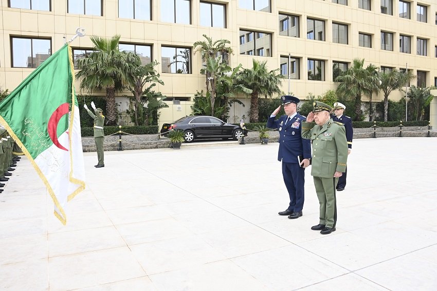 13-10 الجزائر وأفريكوم تعززان التعاون العسكري