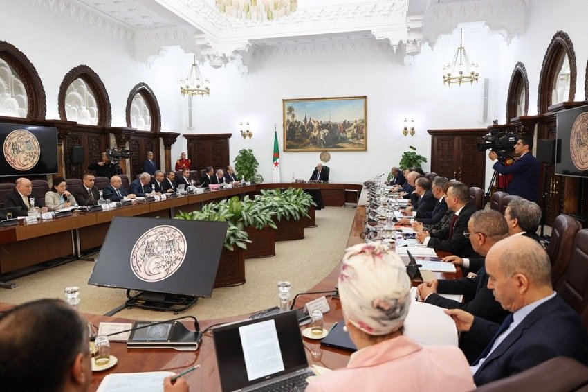 14-1 تبون يشرف على توجيه استراتيجيات تنموية شاملة في المناجم والزراعة والمياه