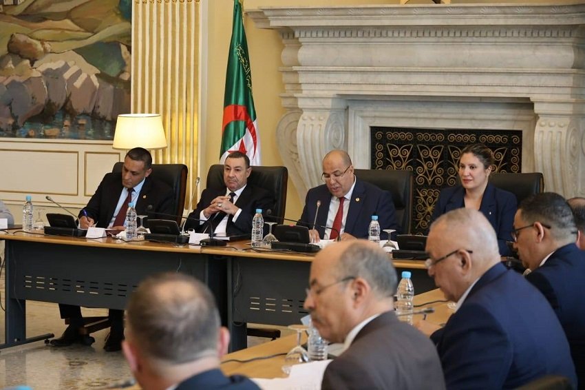 14-3 إصلاح انتخابي جديد يعيد رسم خريطة التمثيل البرلماني في الجزائر