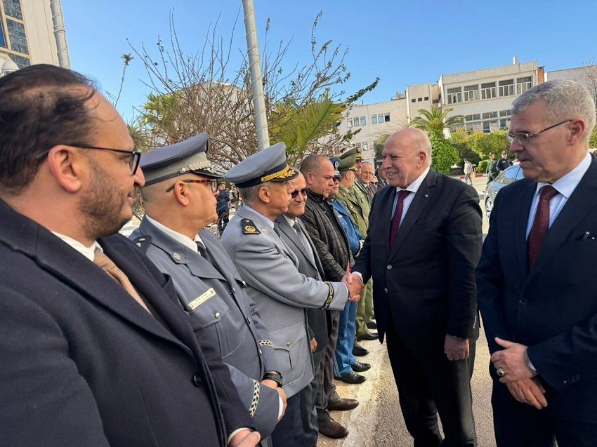 24 الصناعة الجزائرية تتحرك بقوة: زيارة يحيى بشير لسيدي بلعباس تثير اهتمام الإعلام الدولي