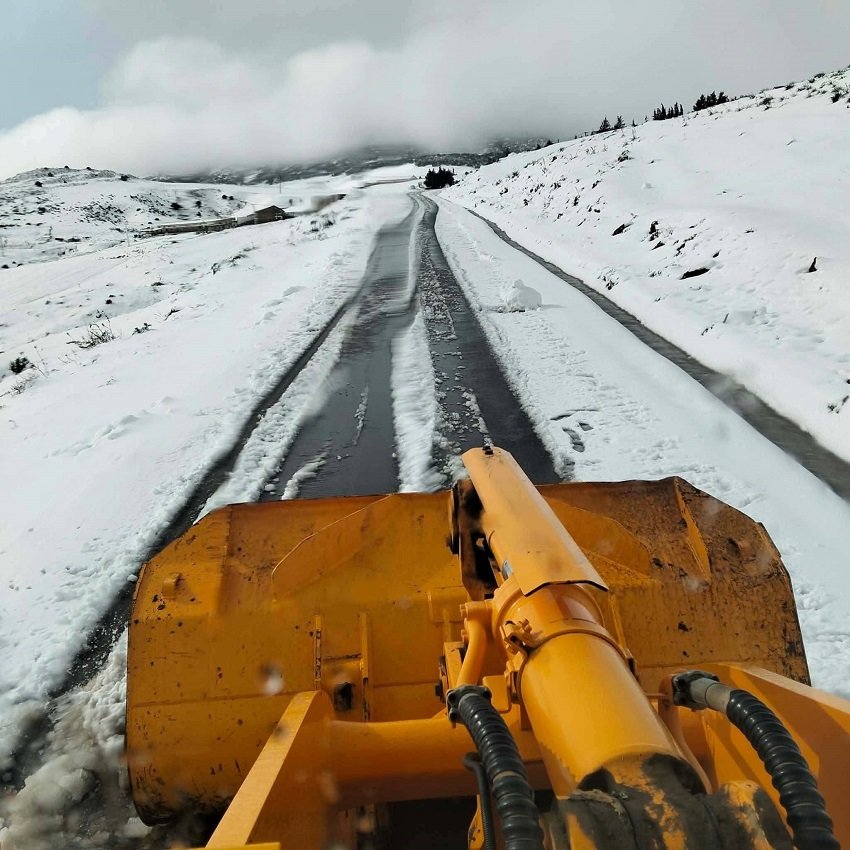 35 الأشغال العمومية تكثف تدخلاتها لضمان انسيابية حركة المرور عبر الطرق الجزائرية