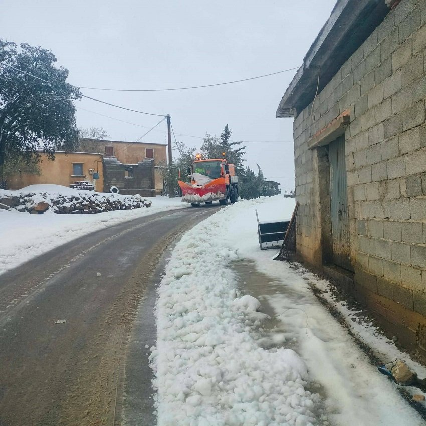 36 الأشغال العمومية تكثف تدخلاتها لضمان انسيابية حركة المرور عبر الطرق الجزائرية