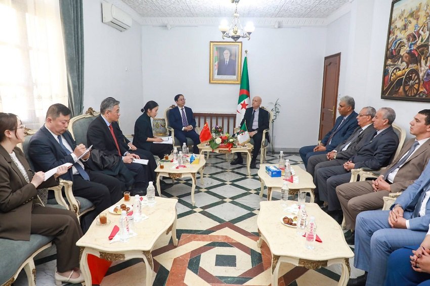 6-13 تعزيز الشراكة الحزبية بين الجزائر والصين