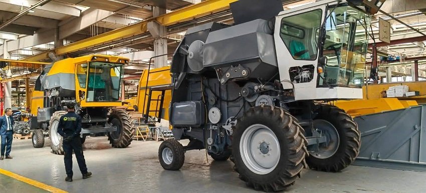 gggggg وزير الفلاحة يقود خطة لتسريع المكننة الفلاحية بسيدي بلعباس