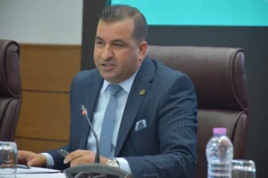 البروفيسور إدريس عطية