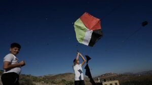 طائرات غزة الورقية